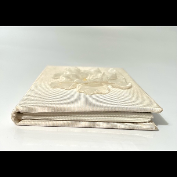Special Occasion Pleated Satin Photo Album with Organza Flower Appliqué NEW - Picture 7 of 10